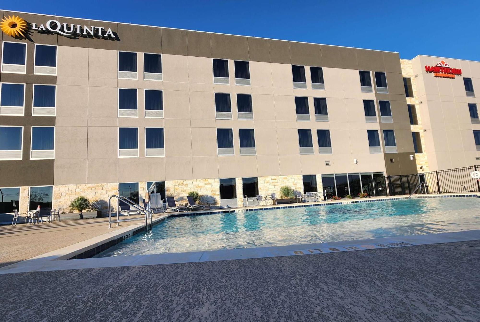 La Quinta Inn & Suites By Wyndham Del Rio Dış mekan fotoğraf